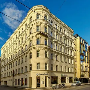 **** Otel H+ Avusturya